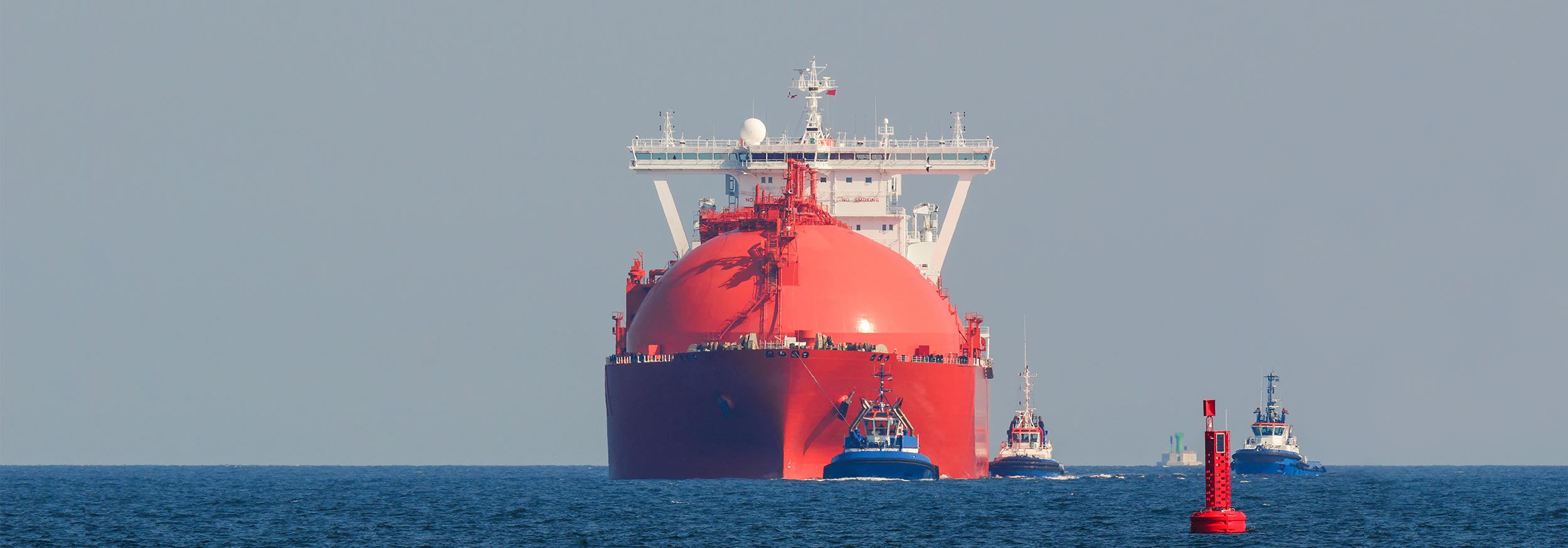 Schiffstanger mit LNG-Gas auf offenem Meer