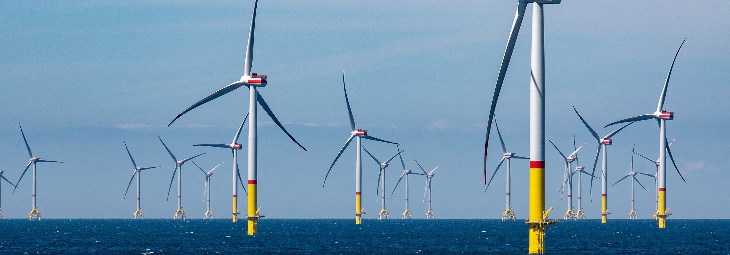 Mehrere Offshore Windräder